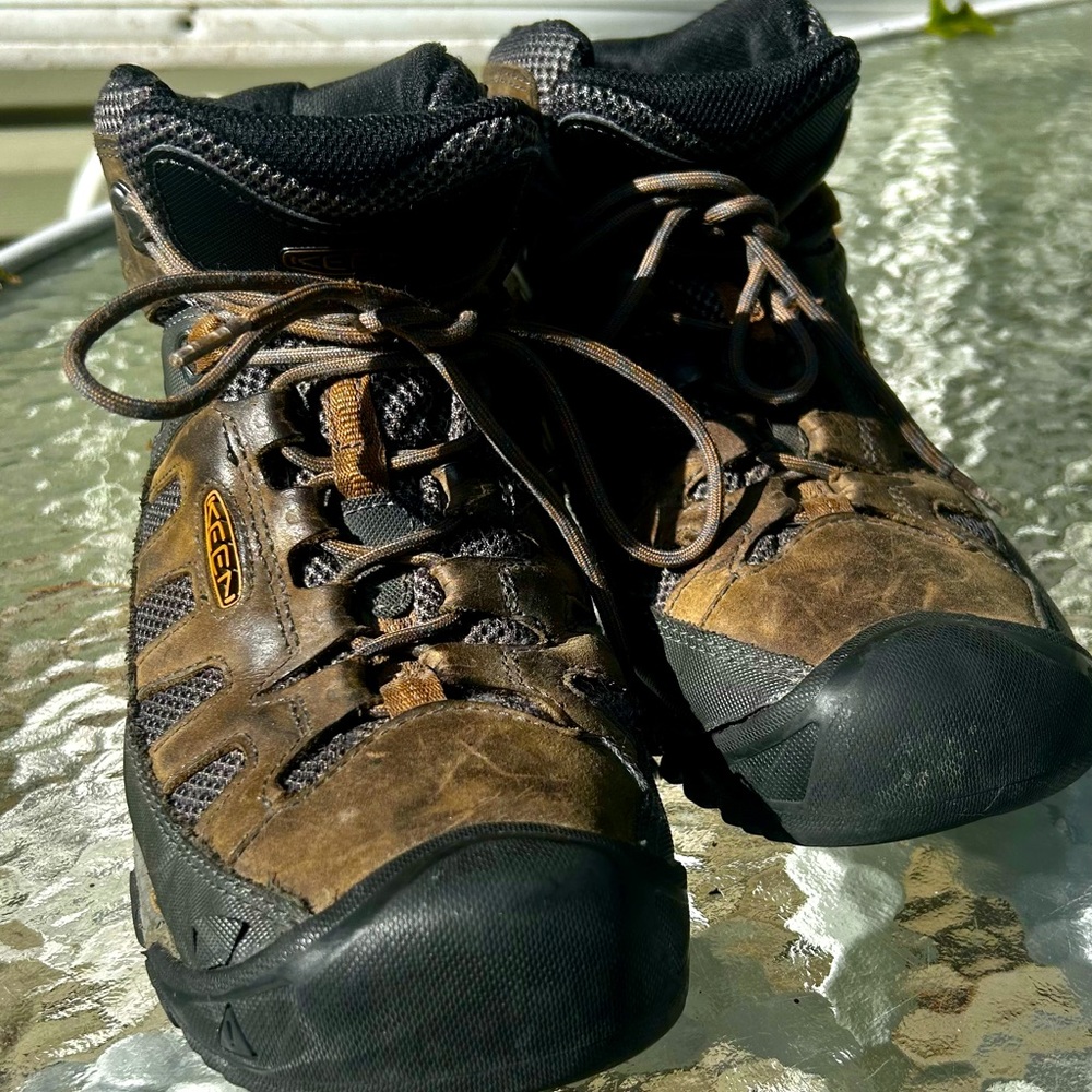 Mens keens mid ankle hiking boot suze 10.5